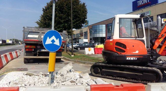 ATTRAVERSAMENTO PEDONALE EX SS11 / INIZIATI I LAVORI