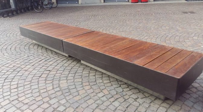 DECORO URBANO: SI PARTE DALLE PANCHINE DI PIAZZA MANARA