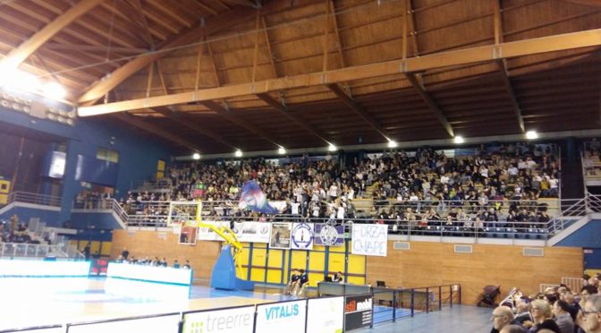 REFERENDUM, CITTÀ PIENA DI GENTE E REMER