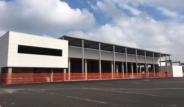 LAVORI IN CORSO  AL PADIGLIONE ESPOSITIVO DEL POLO FIERISTICO